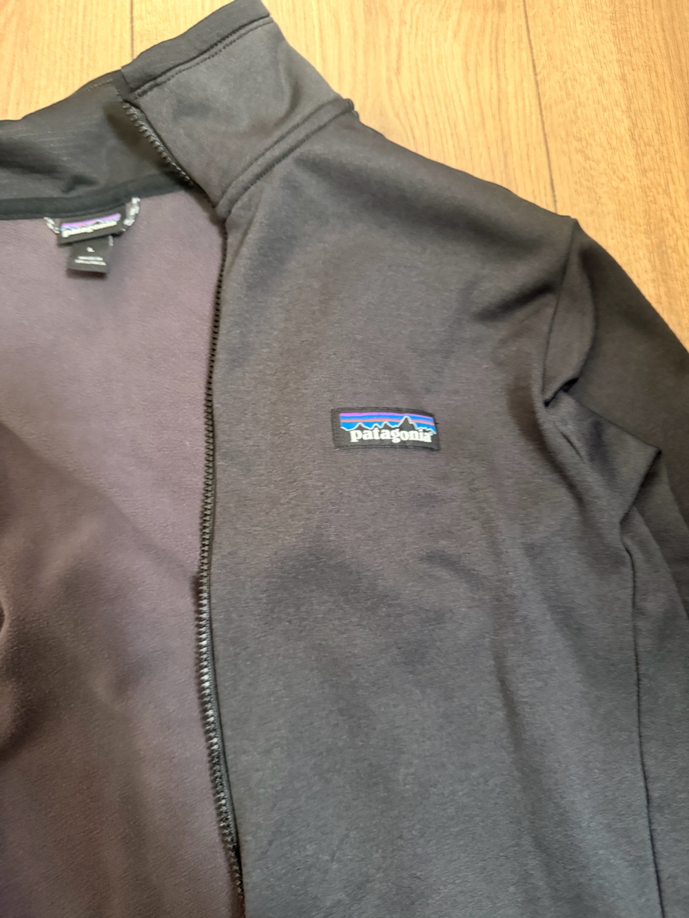 Patagonia Women’s Black Performance Full-Zip Jacket - Picture 2 of 4